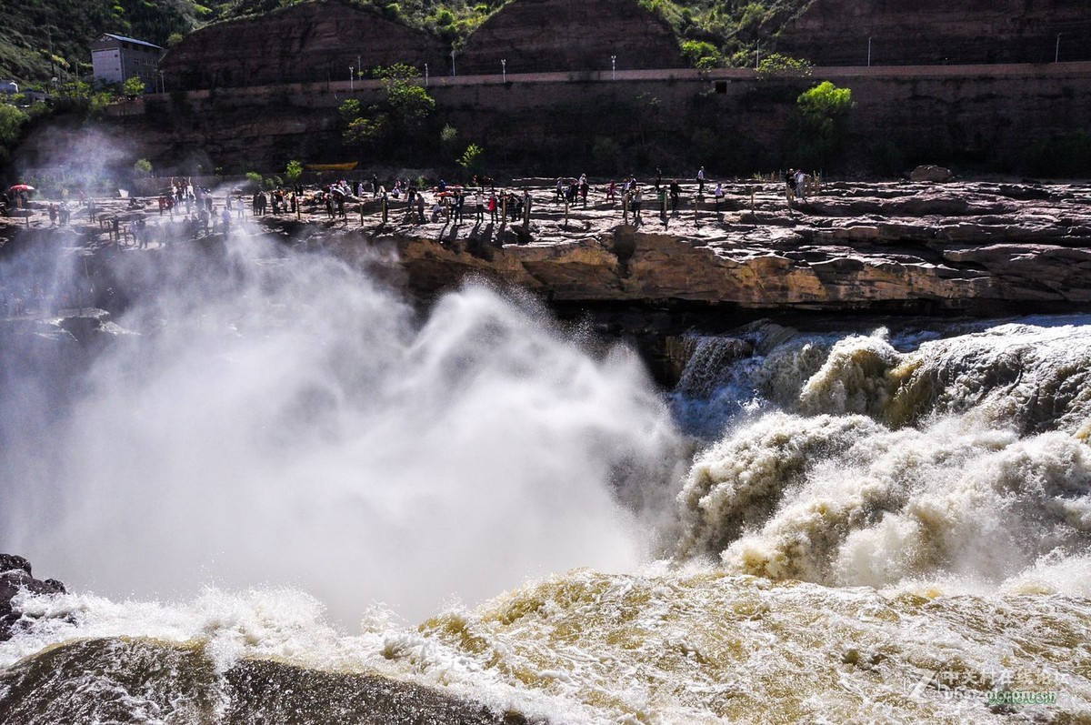 枯水期的山西壶口黄河瀑布02