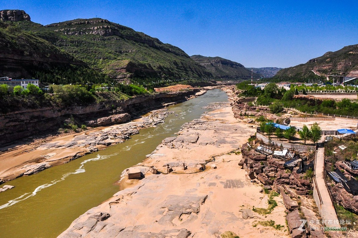 枯水期的山西壶口黄河瀑布02
