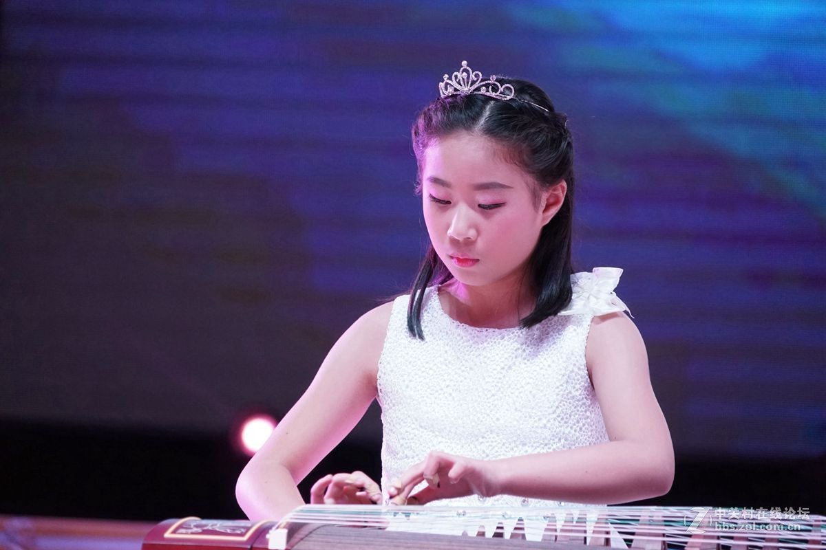 少年儿童古筝演奏