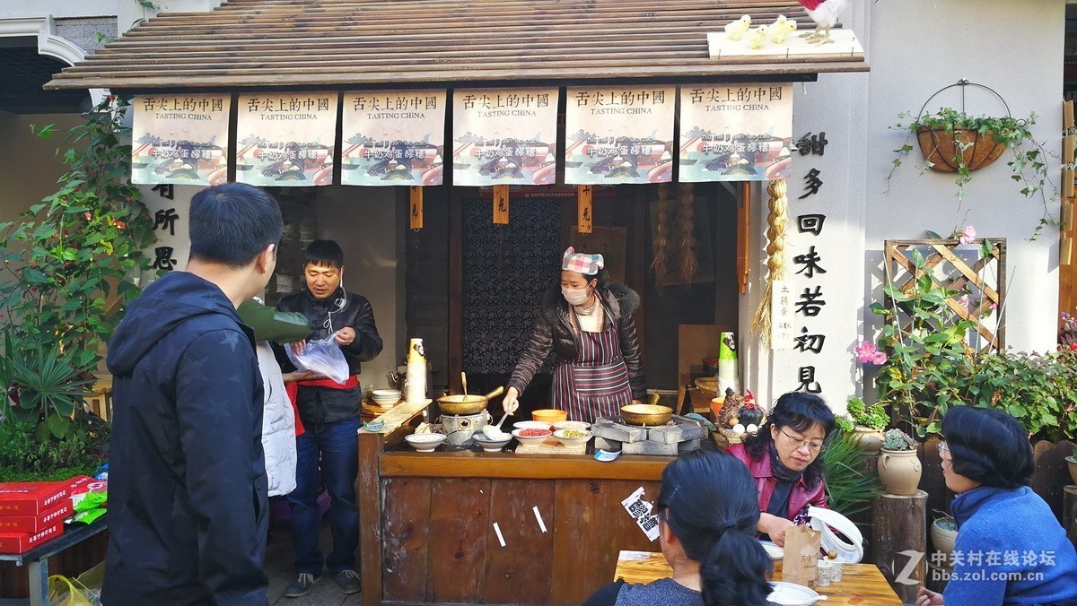 手机拍摄逛茶马花街品味云南小吃