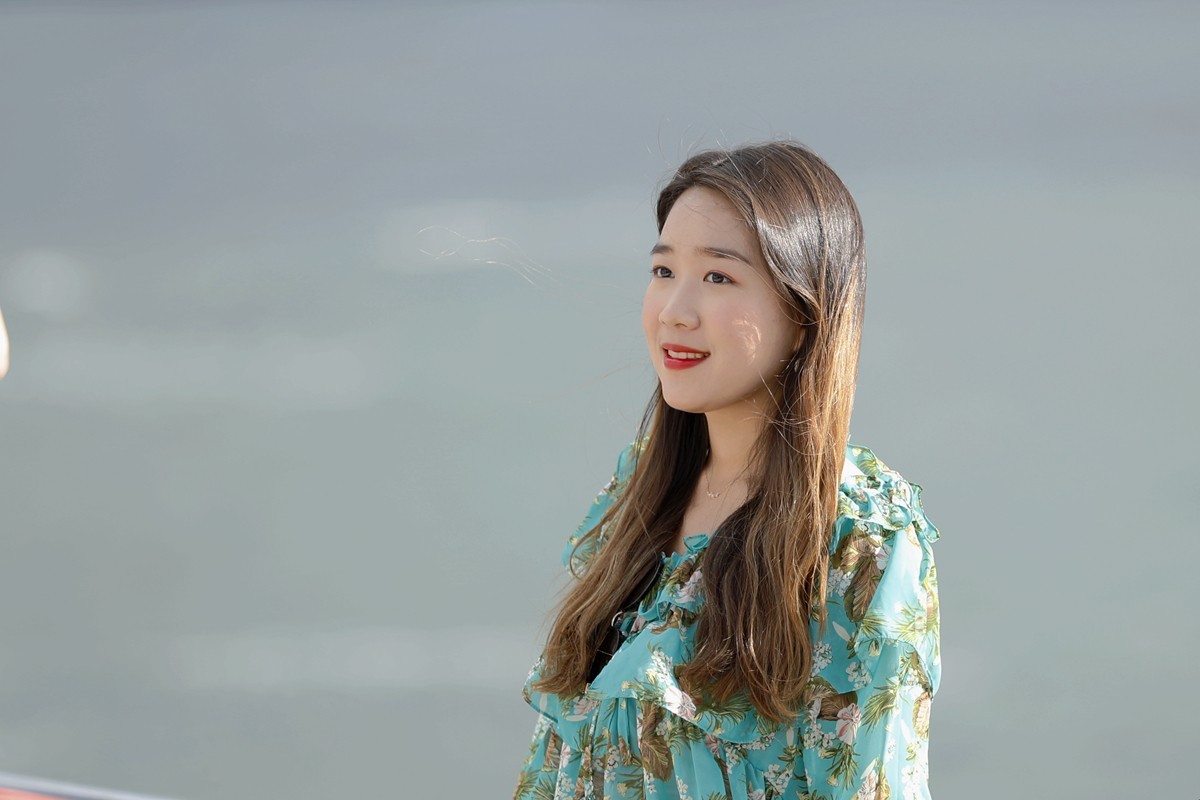 鏡頭在這呢.看過來!