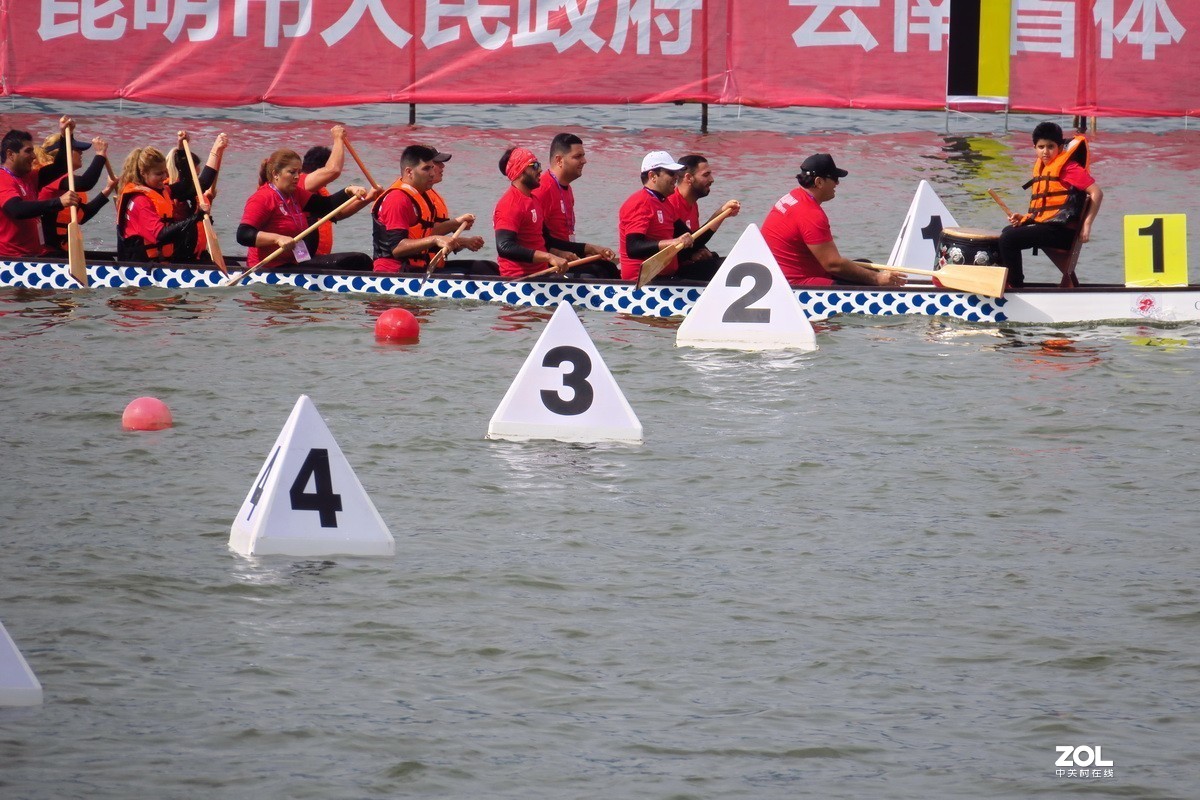 2019昆明滇池国际龙舟争霸赛的精彩瞬间