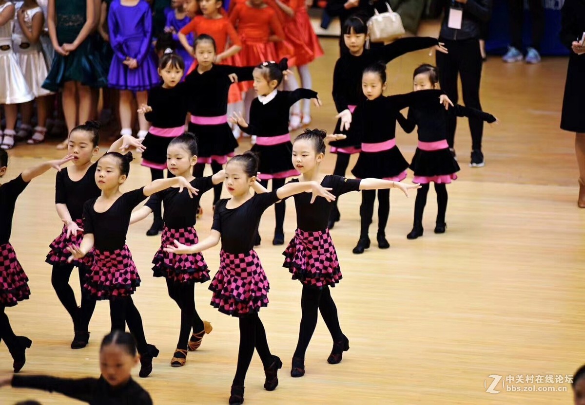 新款儿童拉丁舞蹈演出服装 中袖女童拉丁裙分体可定制-阿里巴巴