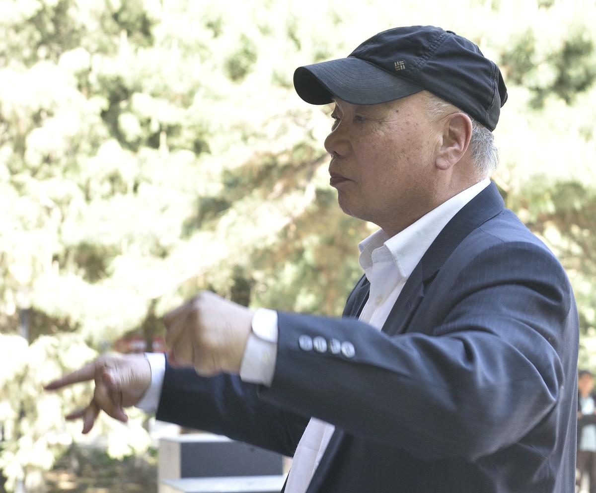 辽宁大学艺术学院教授著名作曲家陈涤非指挥沈阳雷锋军乐团演奏《血性中国兵》