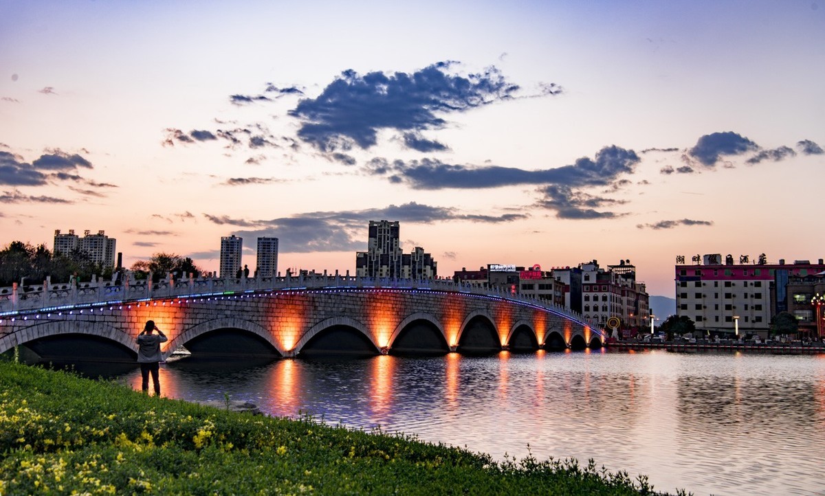 望海公园----金光穿九孔