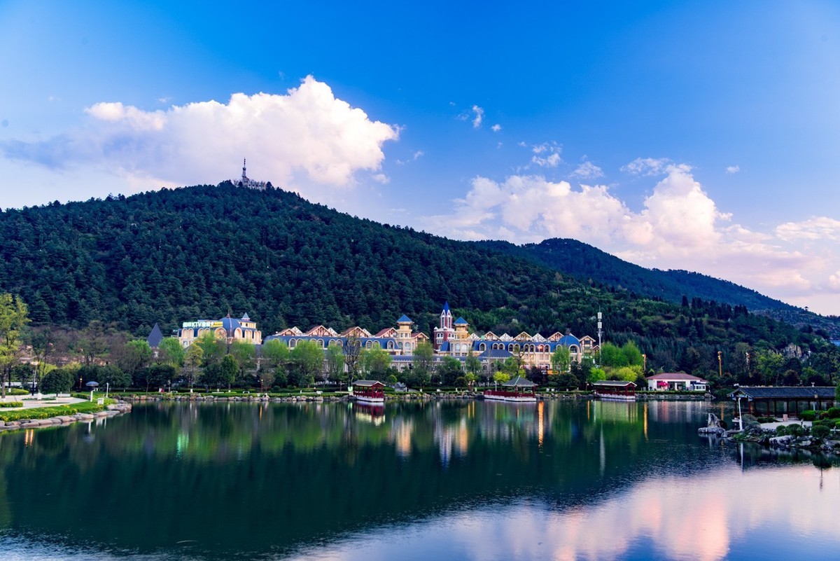 望海公园----金光穿九孔