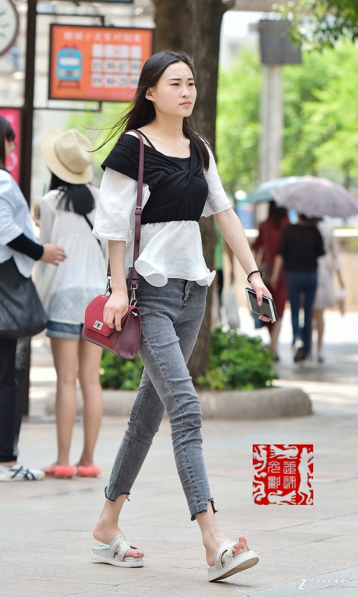 老倌街拍美女美腿