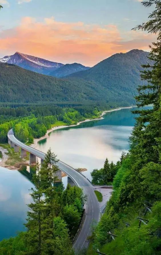 这才是真正的天路，美得令人窒息！