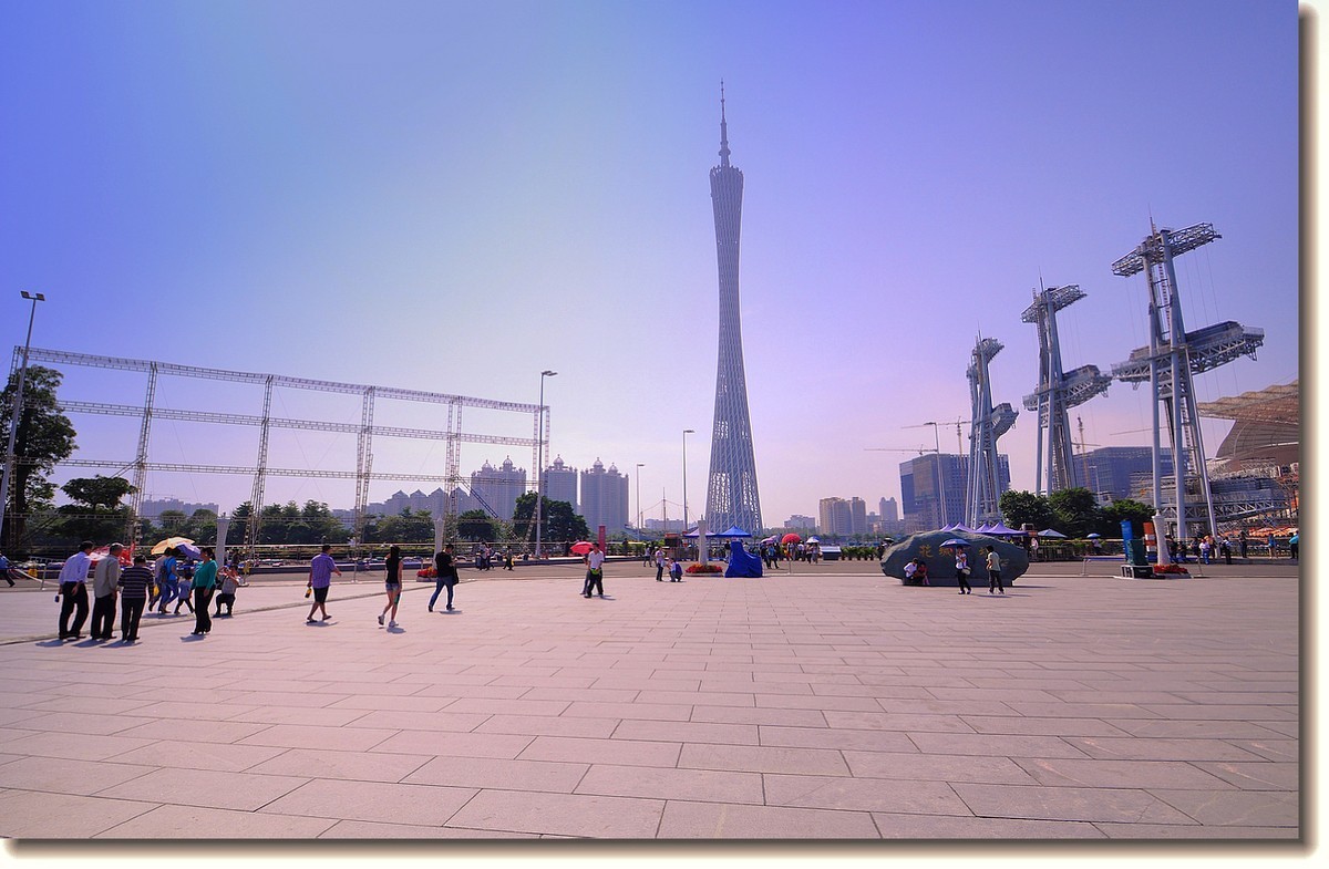 本人做淘宝入什么单反相机镜头比较好，求主要是拍鞋子和服装