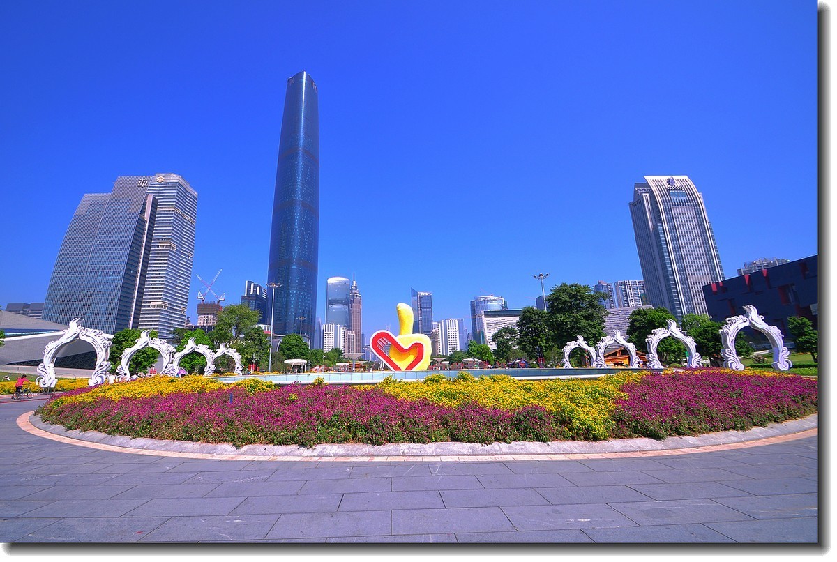 本人做淘宝入什么单反相机镜头比较好，求主要是拍鞋子和服装