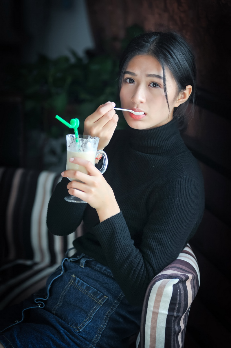 咖啡馆的惬意午后