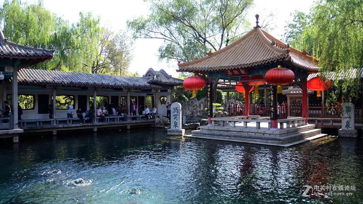 泺水发源天下无，平地涌出白玉壶  --中华名泉《趵突泉》