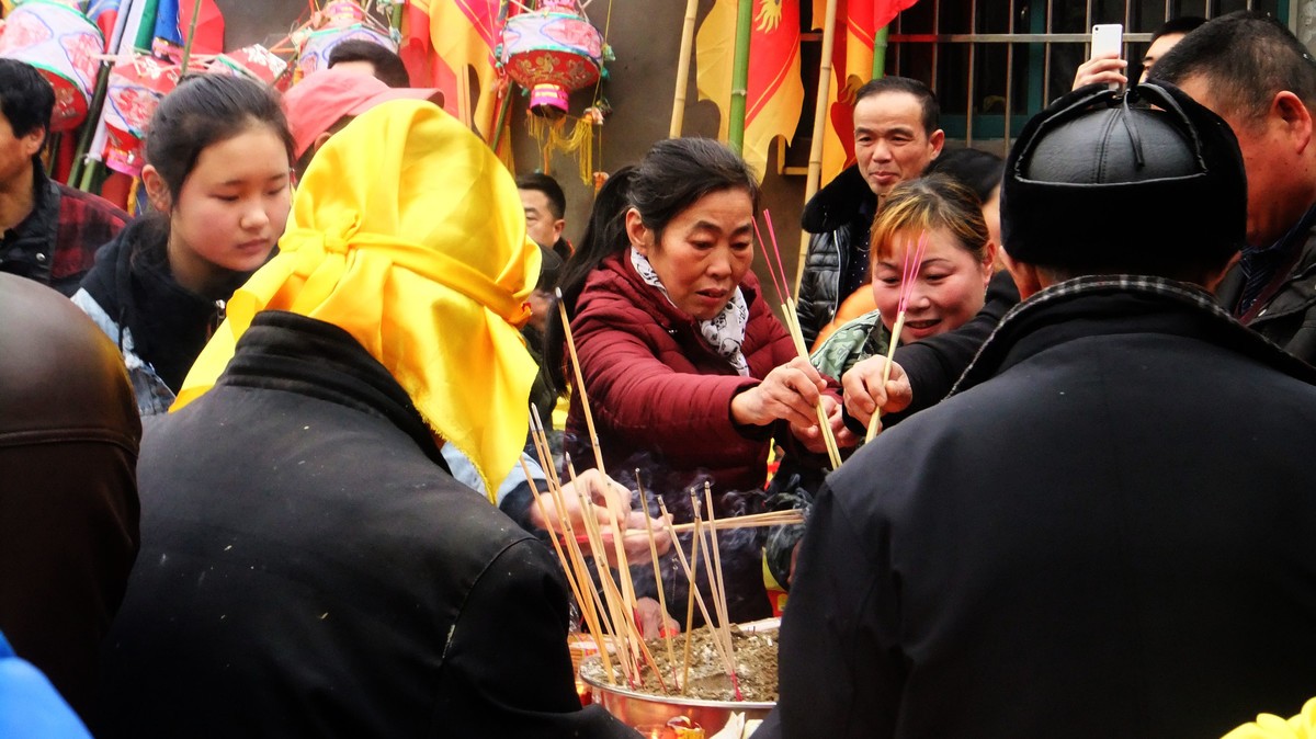 非物质文化遗产：嵩山百节龙灯纪实