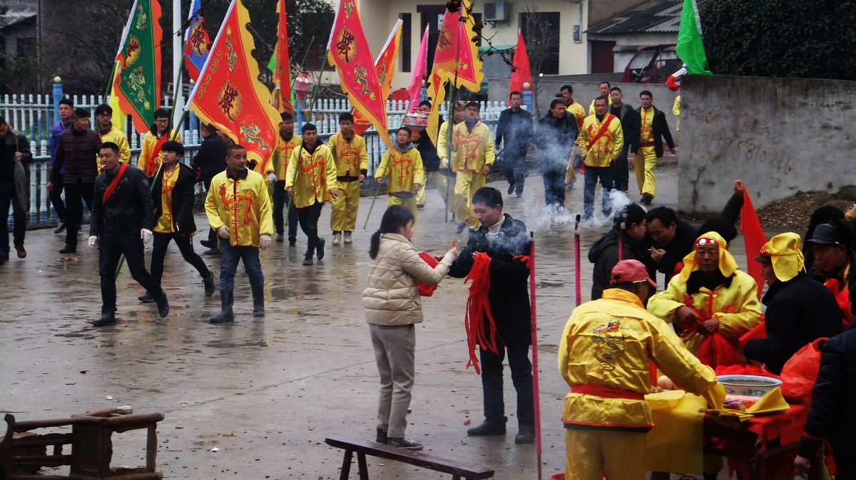 非物质文化遗产：嵩山百节龙灯纪实