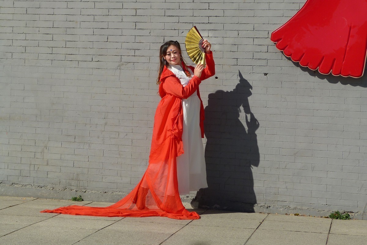 月牙湖畔的姐妹