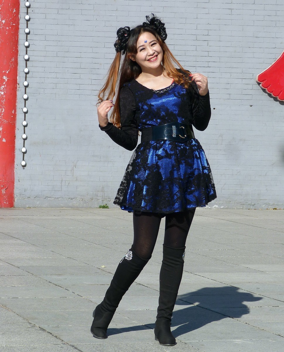 月牙湖畔的姐妹