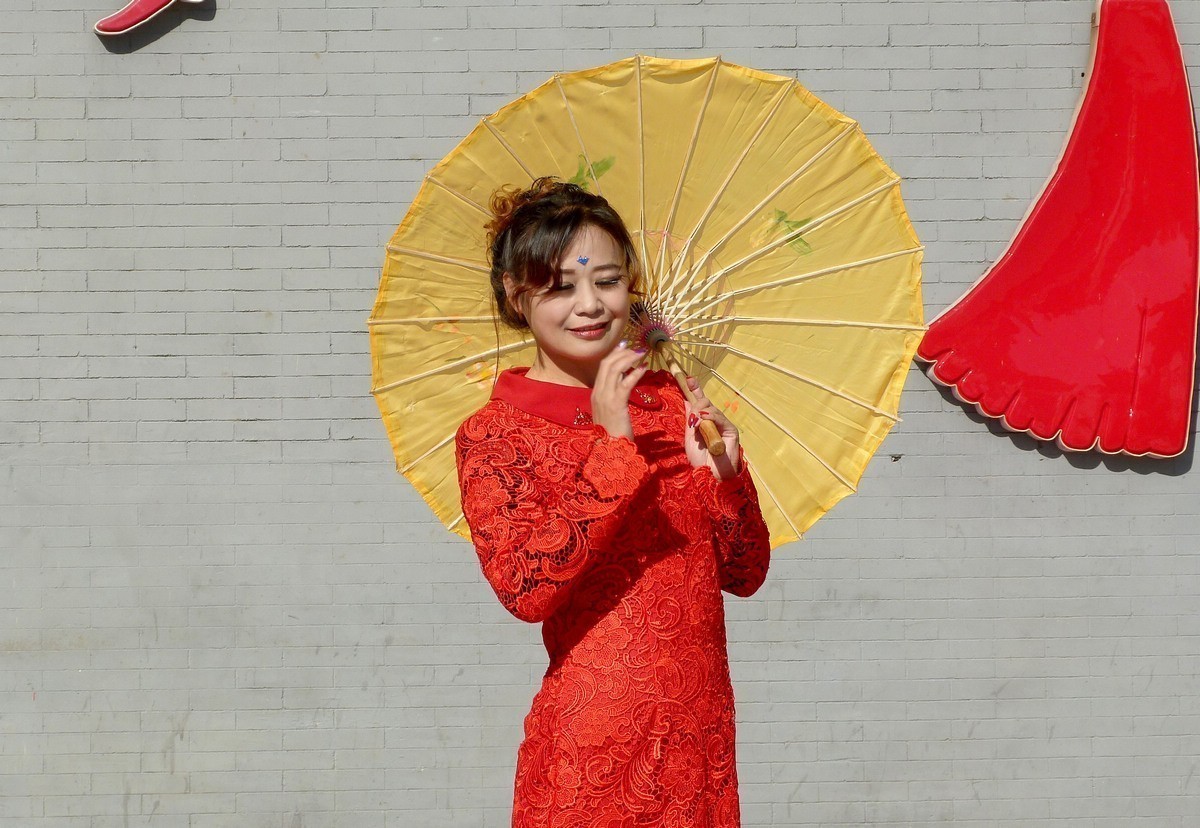 月牙湖畔的姐妹