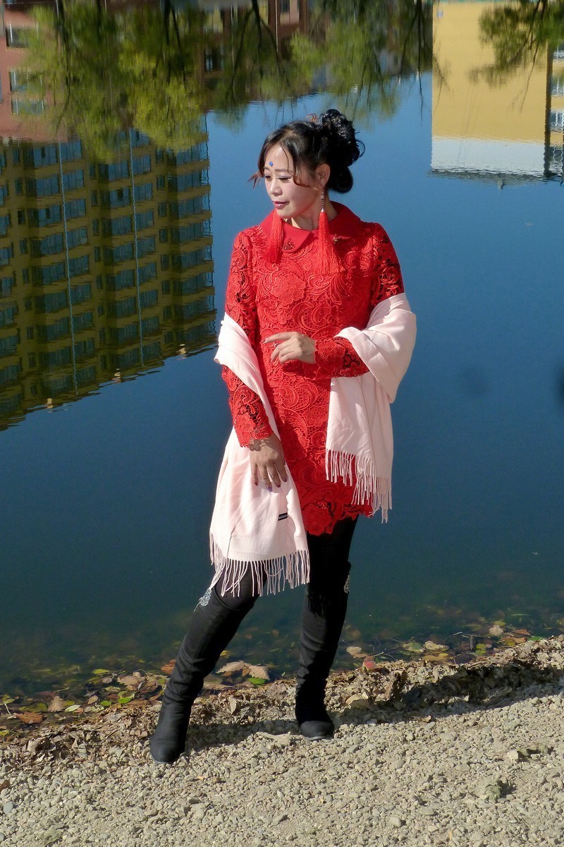 月牙湖畔的姐妹