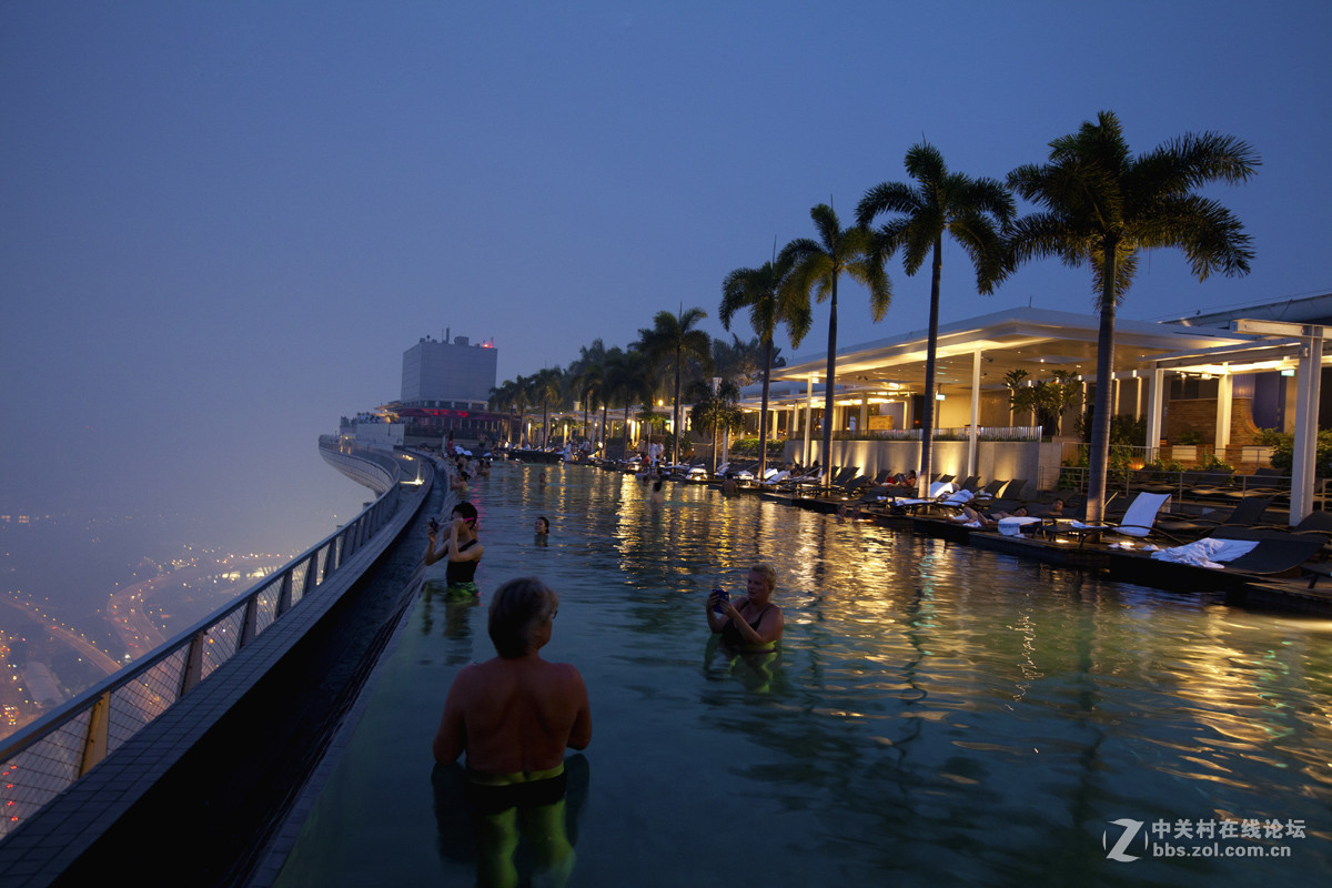 海边城市夜景