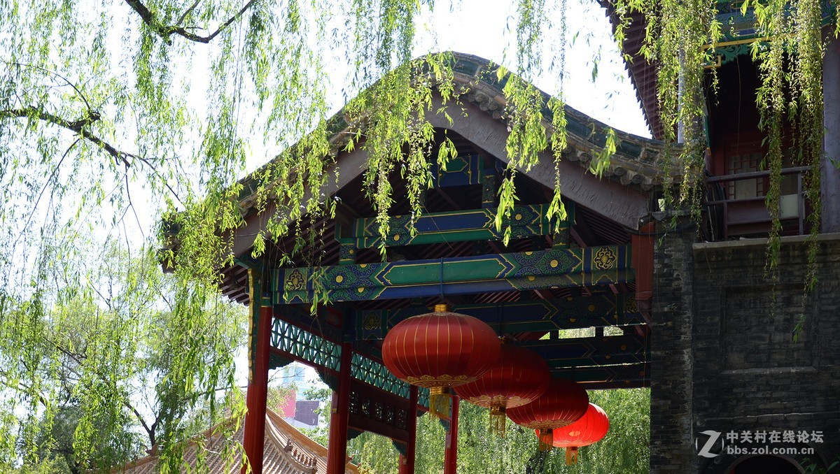 泺水发源天下无，平地涌出白玉壶  --中华名泉《趵突泉》