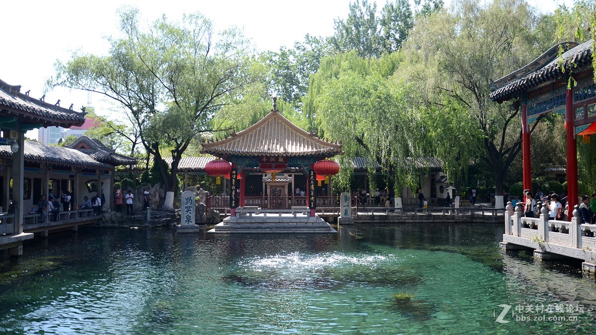 泺水发源天下无，平地涌出白玉壶  --中华名泉《趵突泉》
