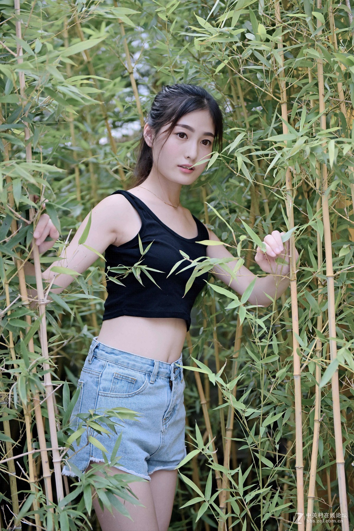 竹林少女【拍摄于大柏树老火车休闲广场】