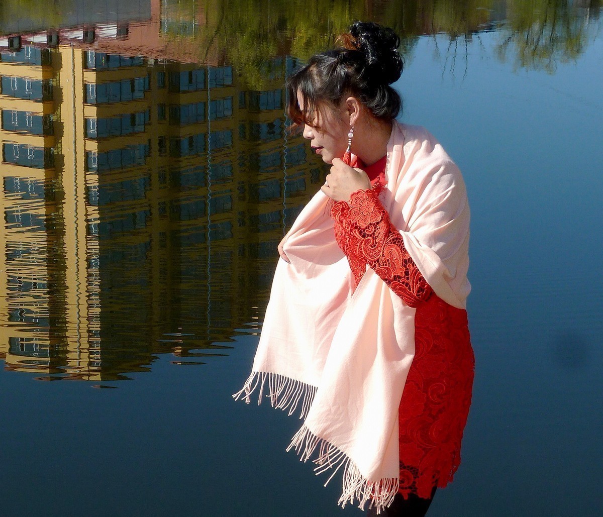 月牙湖畔的姐妹