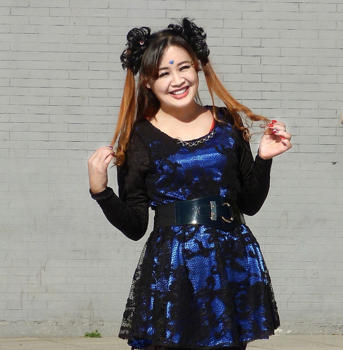 月牙湖畔的姐妹