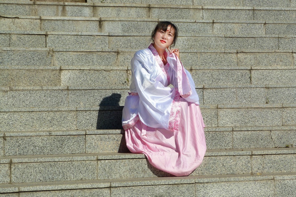 月牙湖畔的姐妹