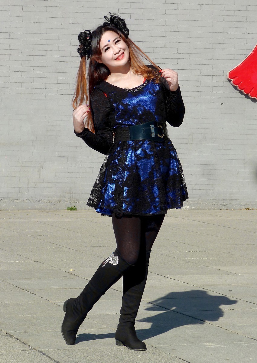 月牙湖畔的姐妹