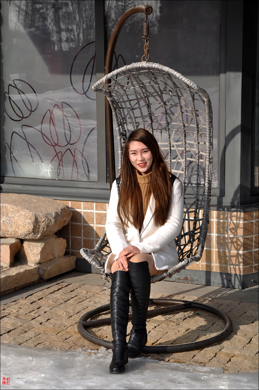 2016年环境人像（吊椅上的美女）-2