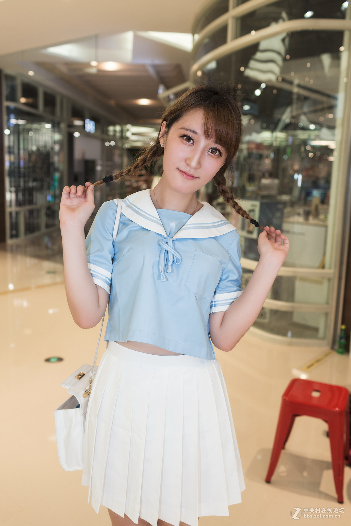 机顶闪    商场拍美女