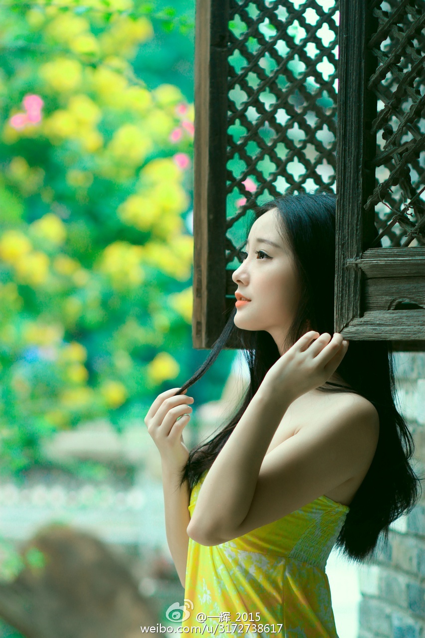 #2015MissChinajoy摄影大赛# + 《穿走在花间古楼的女孩》