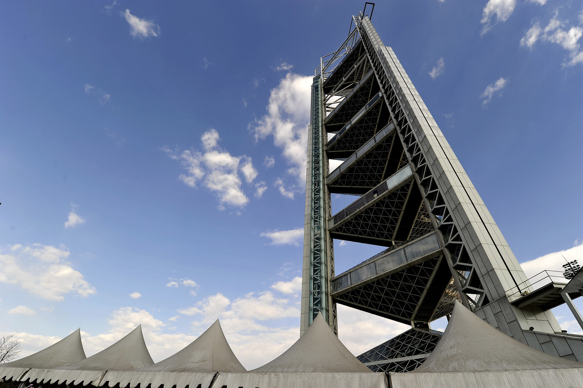 难得好天气，鸟巢