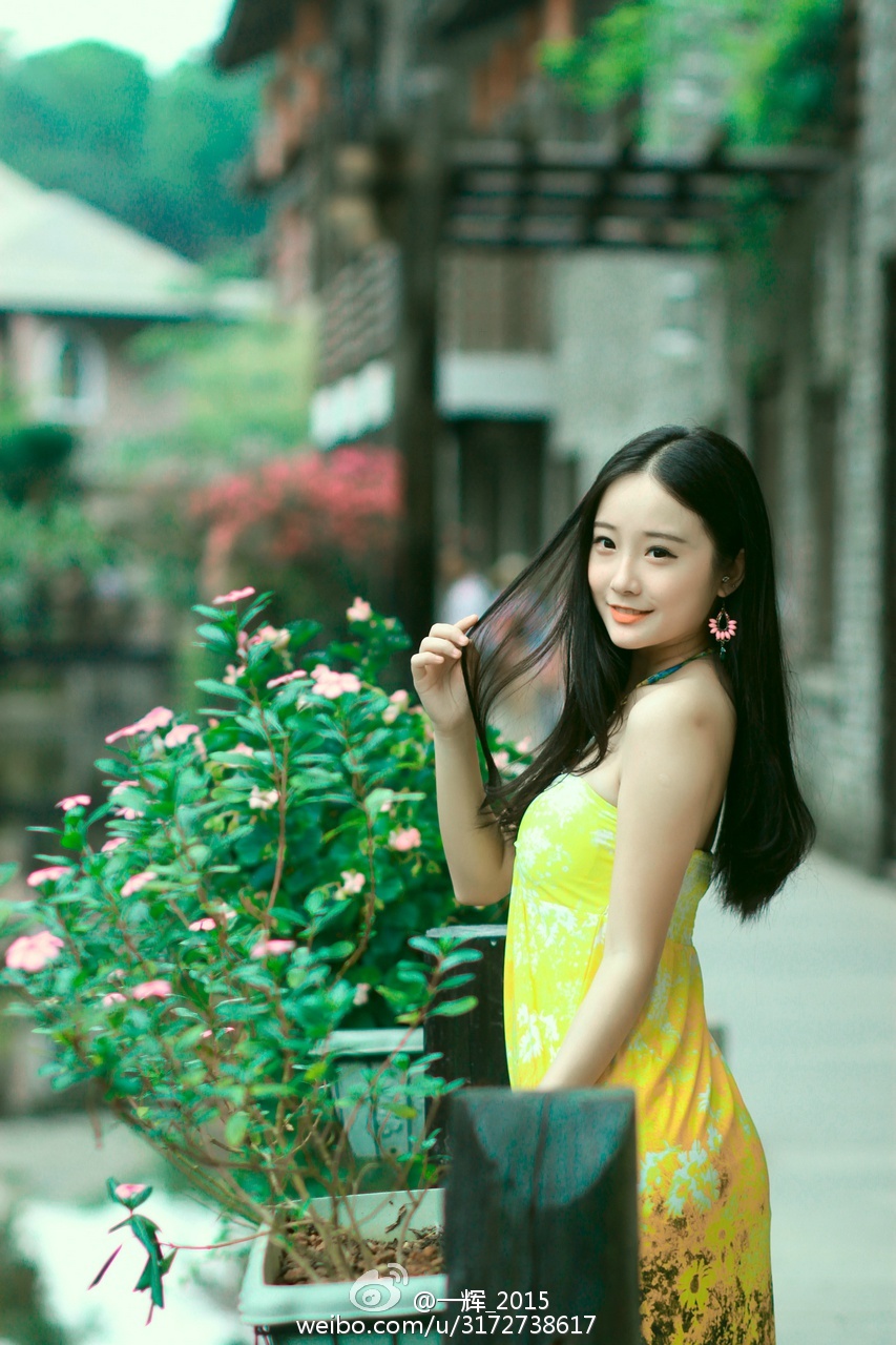 #2015MissChinajoy摄影大赛# + 《穿走在花间古楼的女孩》