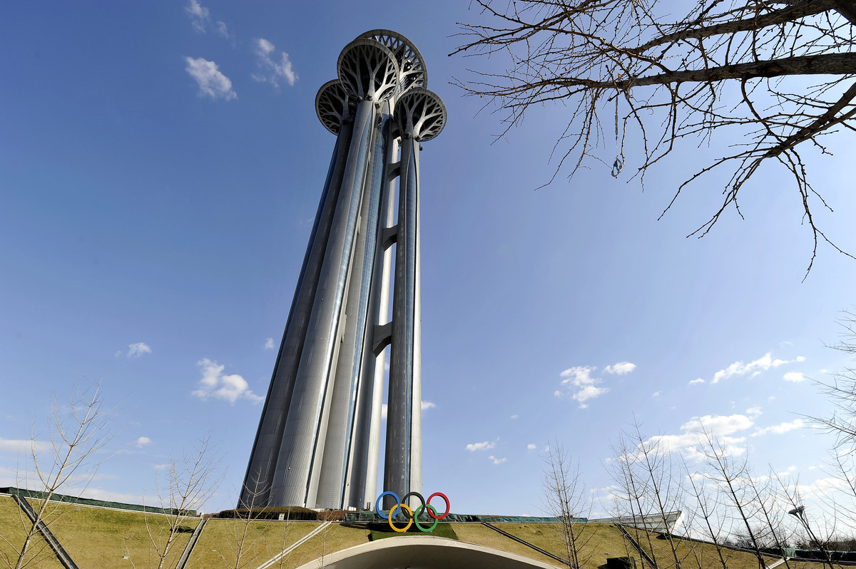 难得好天气，鸟巢