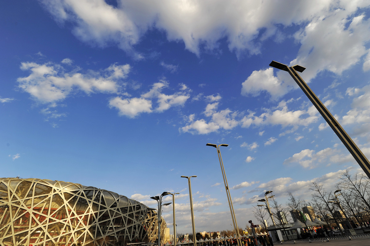 难得好天气，鸟巢