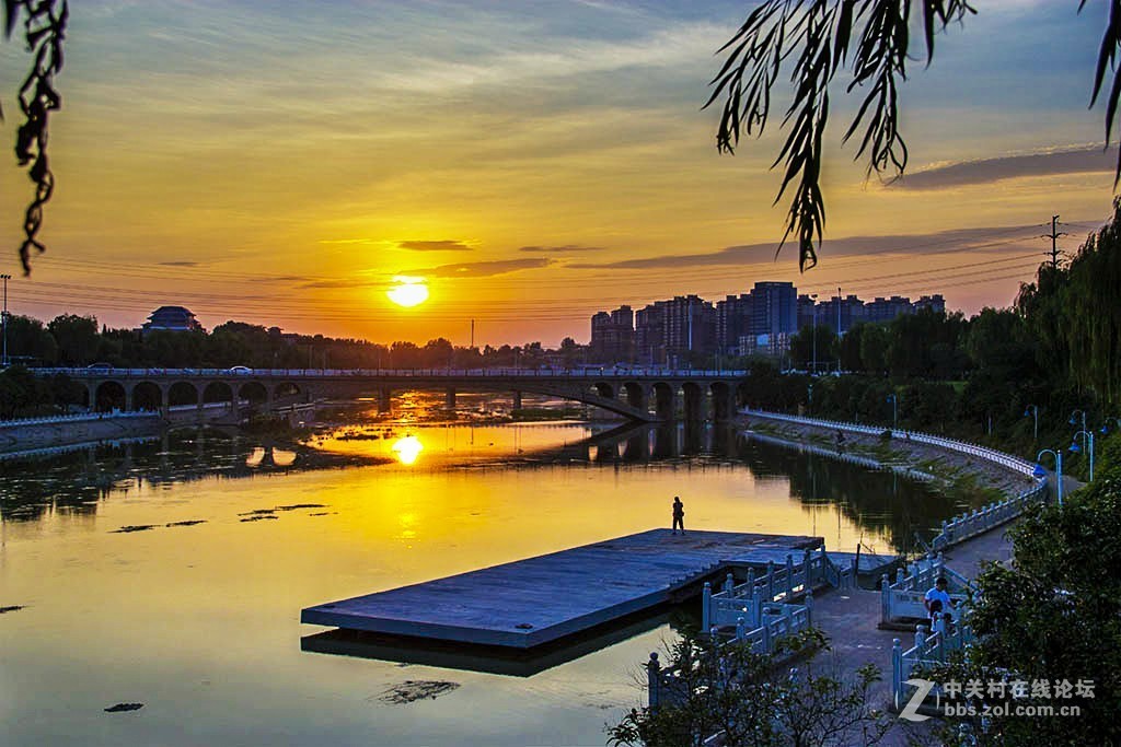 摄影。因为喜欢，所以坚持，尽管走不出瓶颈，也绝不会放弃。