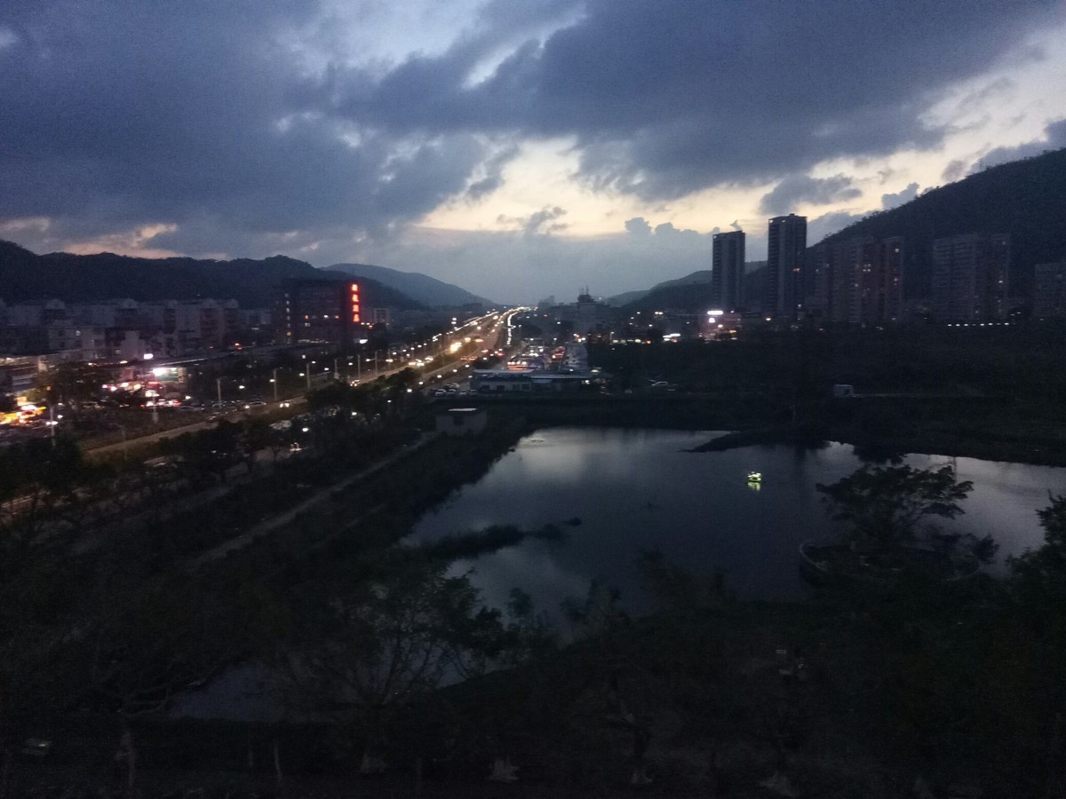 魅族魅蓝E2随手拍