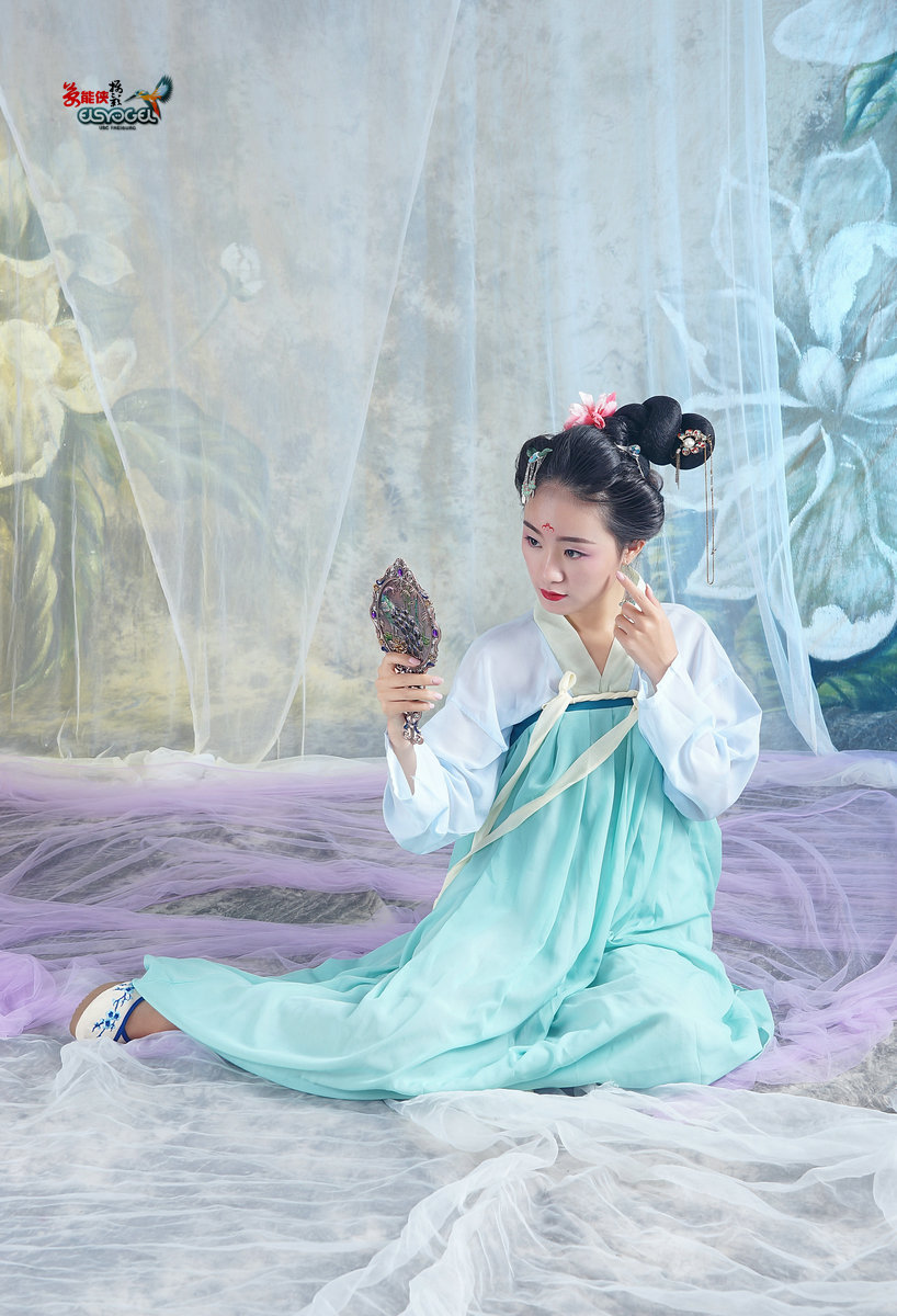 汉服美女照镜毛毛续