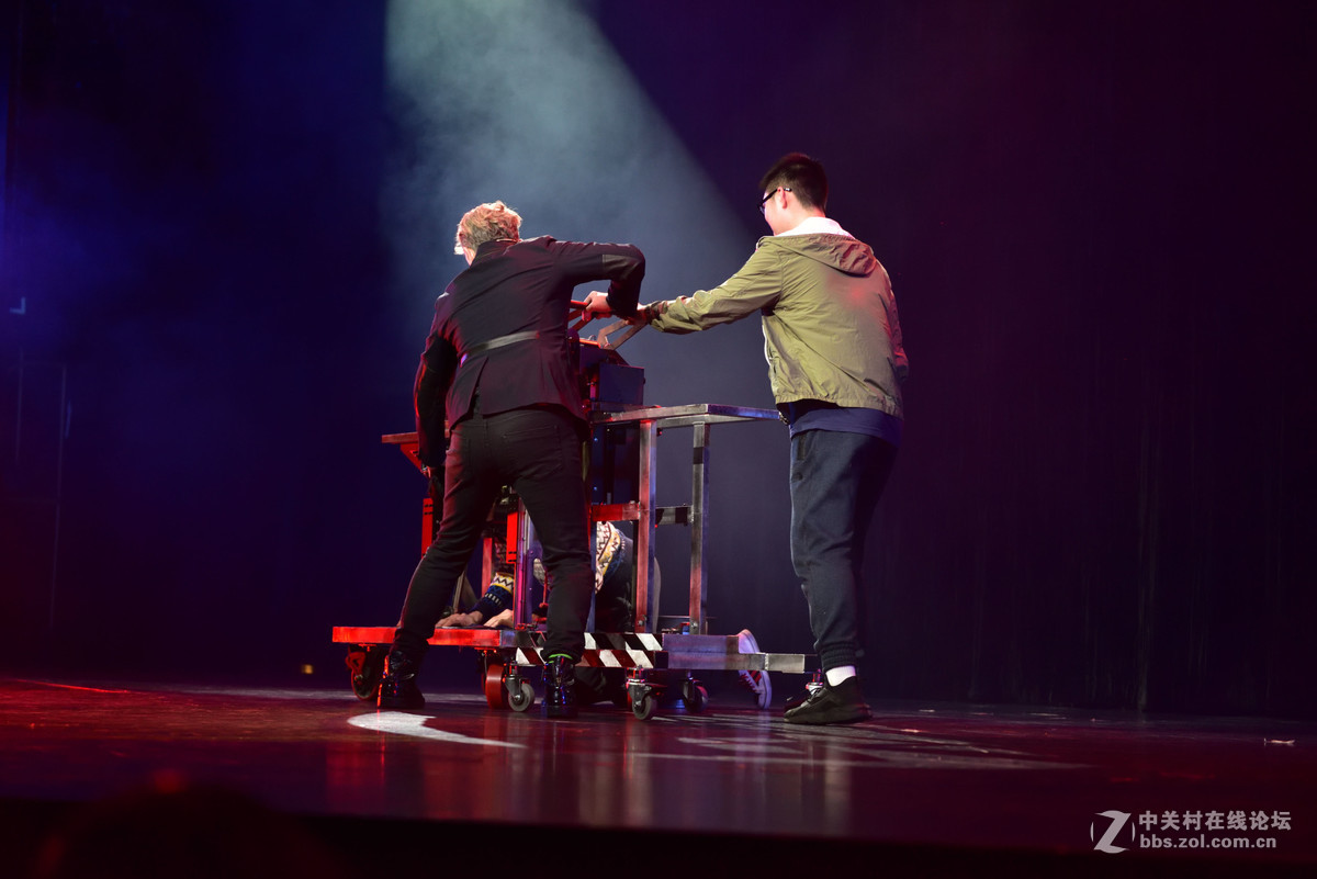 一组魔术，胆小莫入（连环画）——欢迎加注脚本。