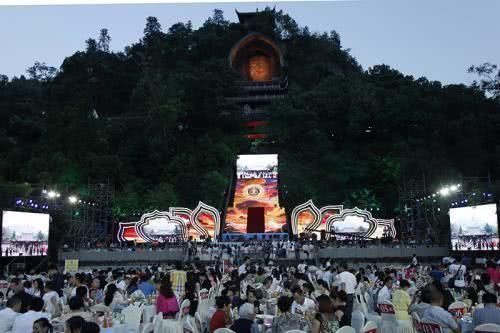 世界第一大释迦牟尼佛，与乐山大佛距离不足百里，知道的人却很少