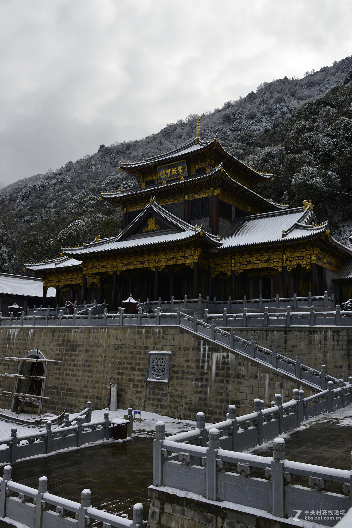 冬行灵山庙宇
