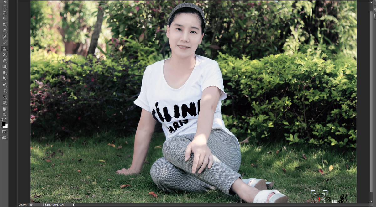 如何简单快捷用PS调出白嫩皮肤削骨瘦身，秋风，在这里与大家分享人物后期