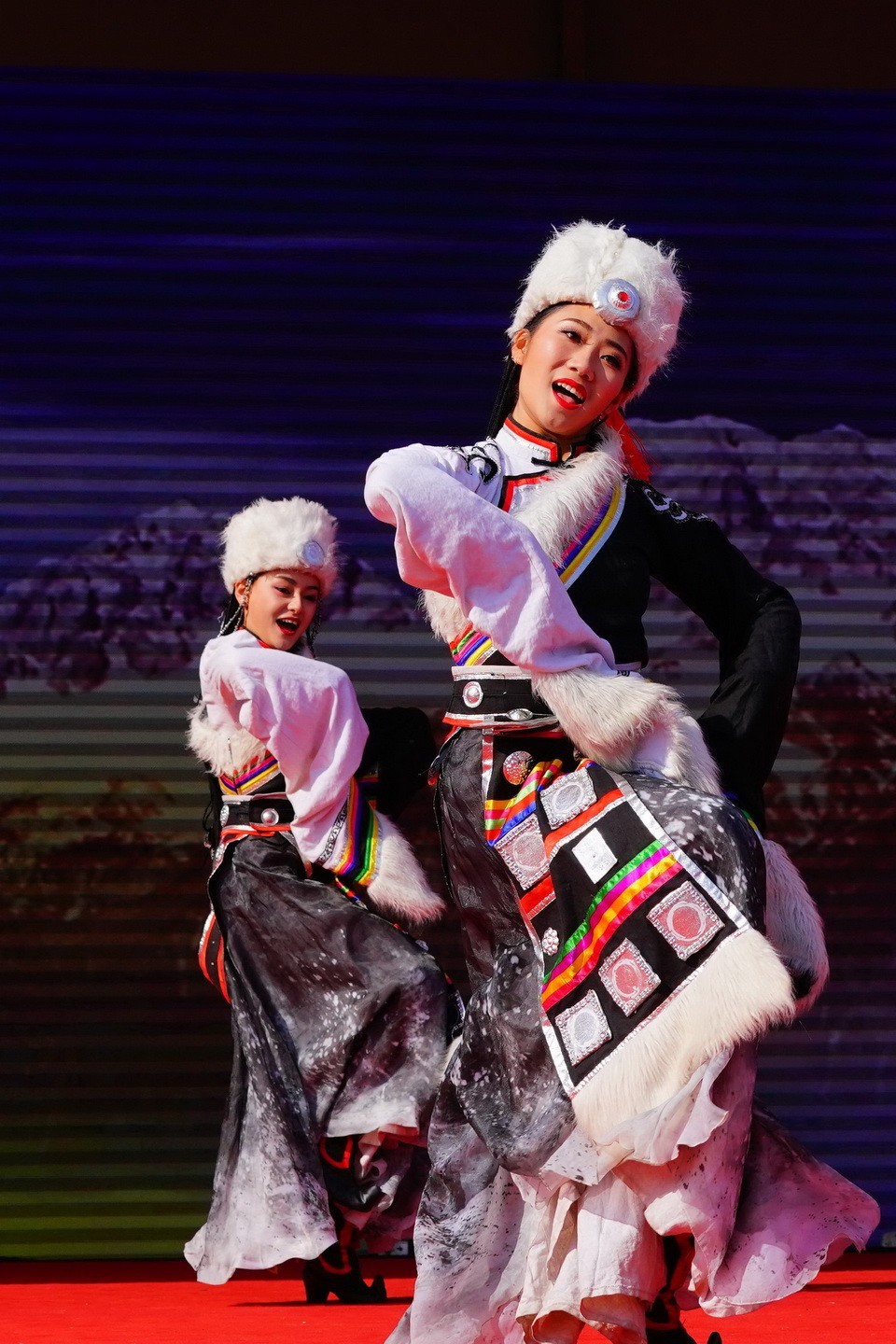 2018年朝阳公园国际风情节云南歌舞团藏舞