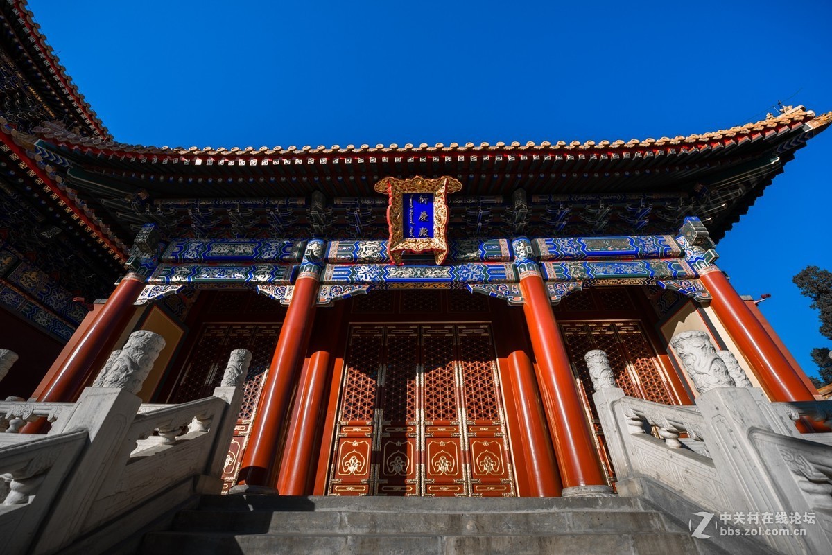 仰视古建拍摄于景山公园