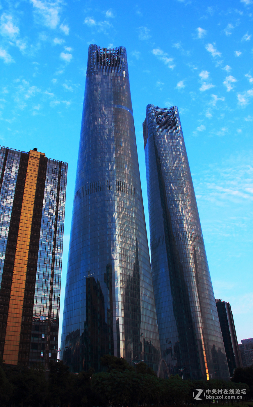 江西南昌最高楼303米双子塔
