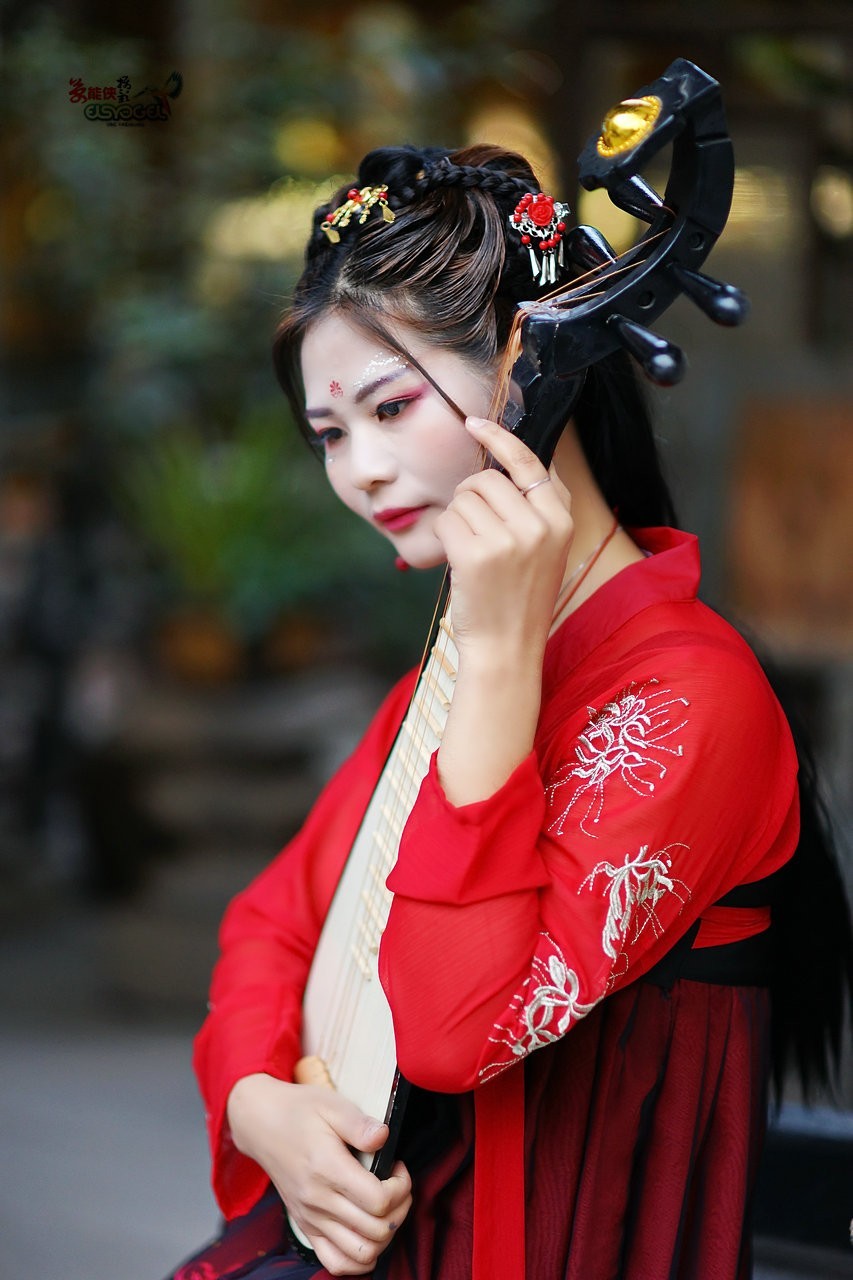 汉服琵琶姑娘小玲