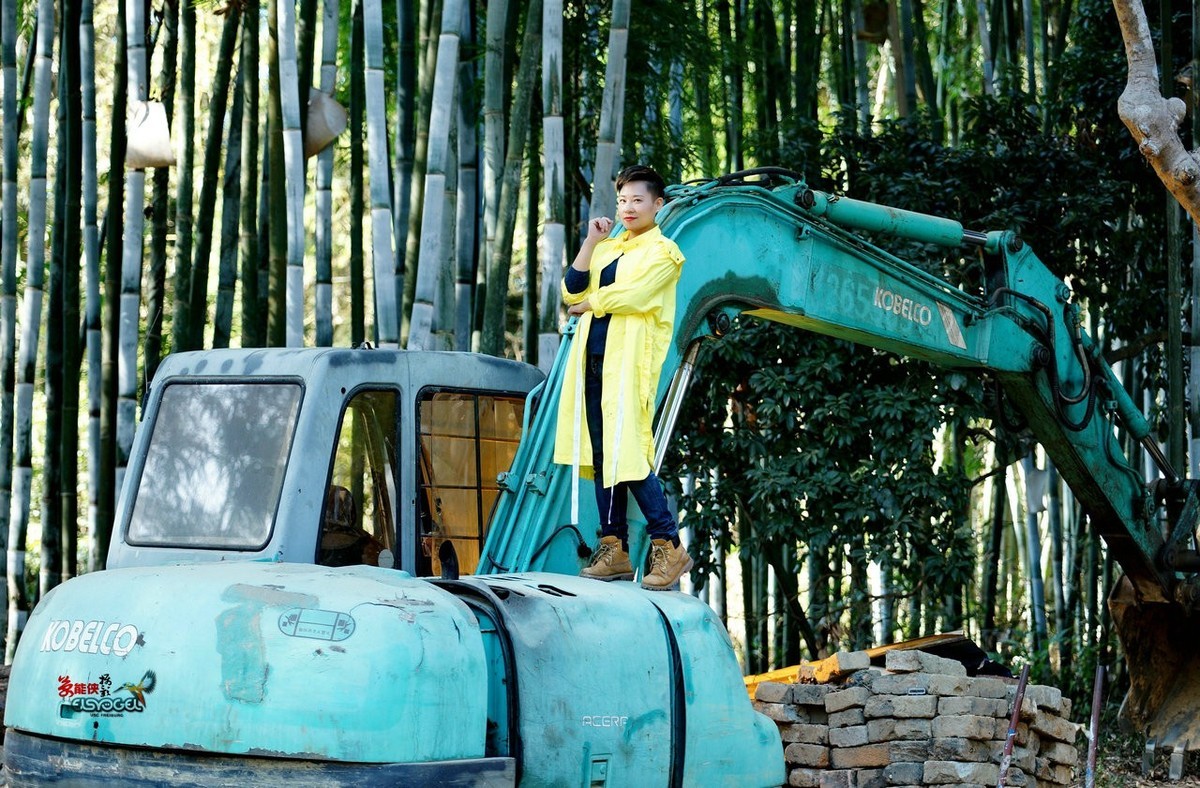 【竹林·荒废地美女】---格格