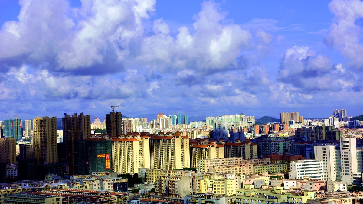 碧空万里晴方好，白棉瓢来美动人